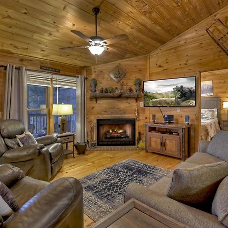 Talking Leaves Hot Tub Firepit And Comfy King Beds Villa Ellijay Exterior photo