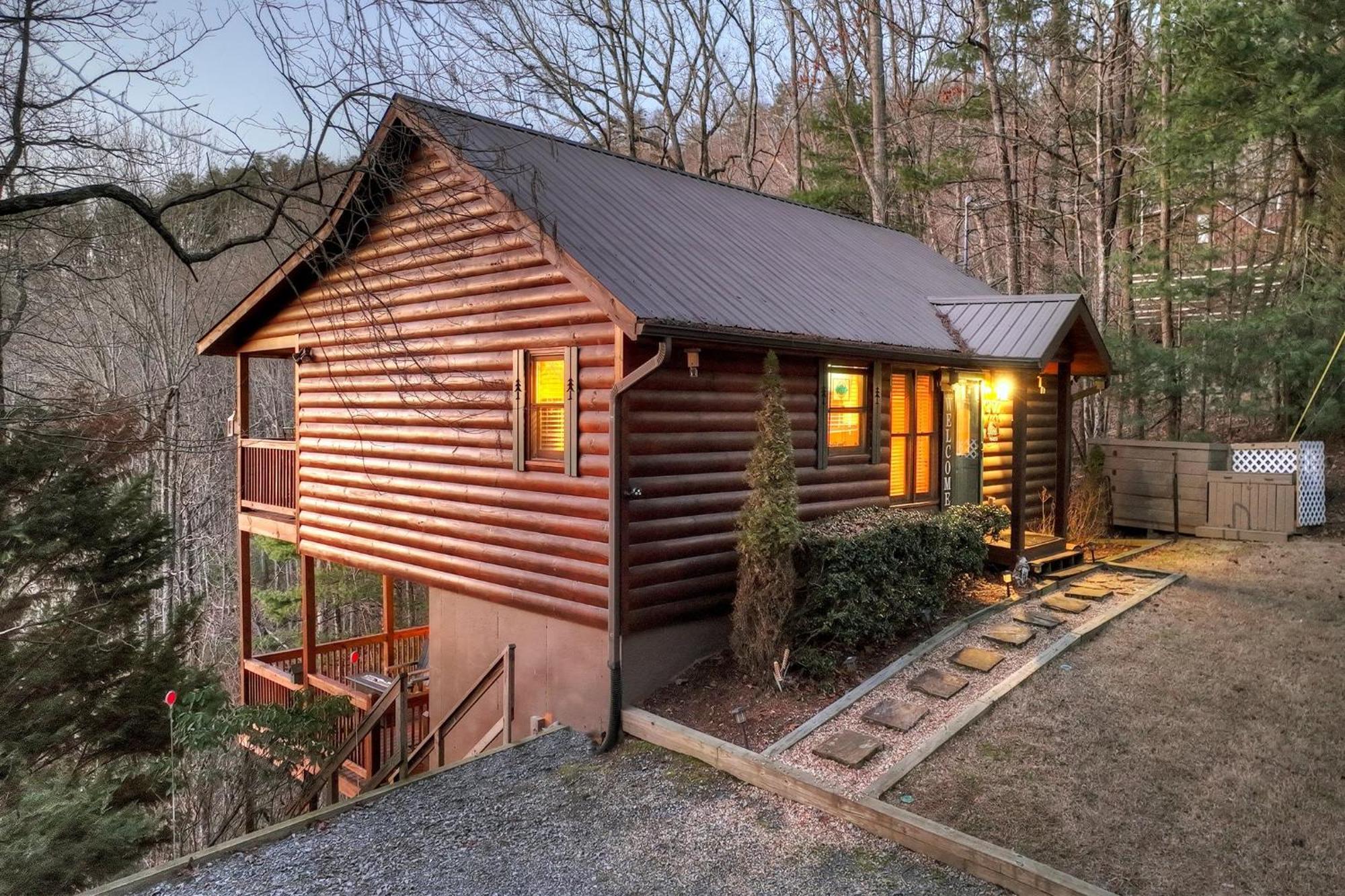 Talking Leaves Hot Tub Firepit And Comfy King Beds Villa Ellijay Exterior photo