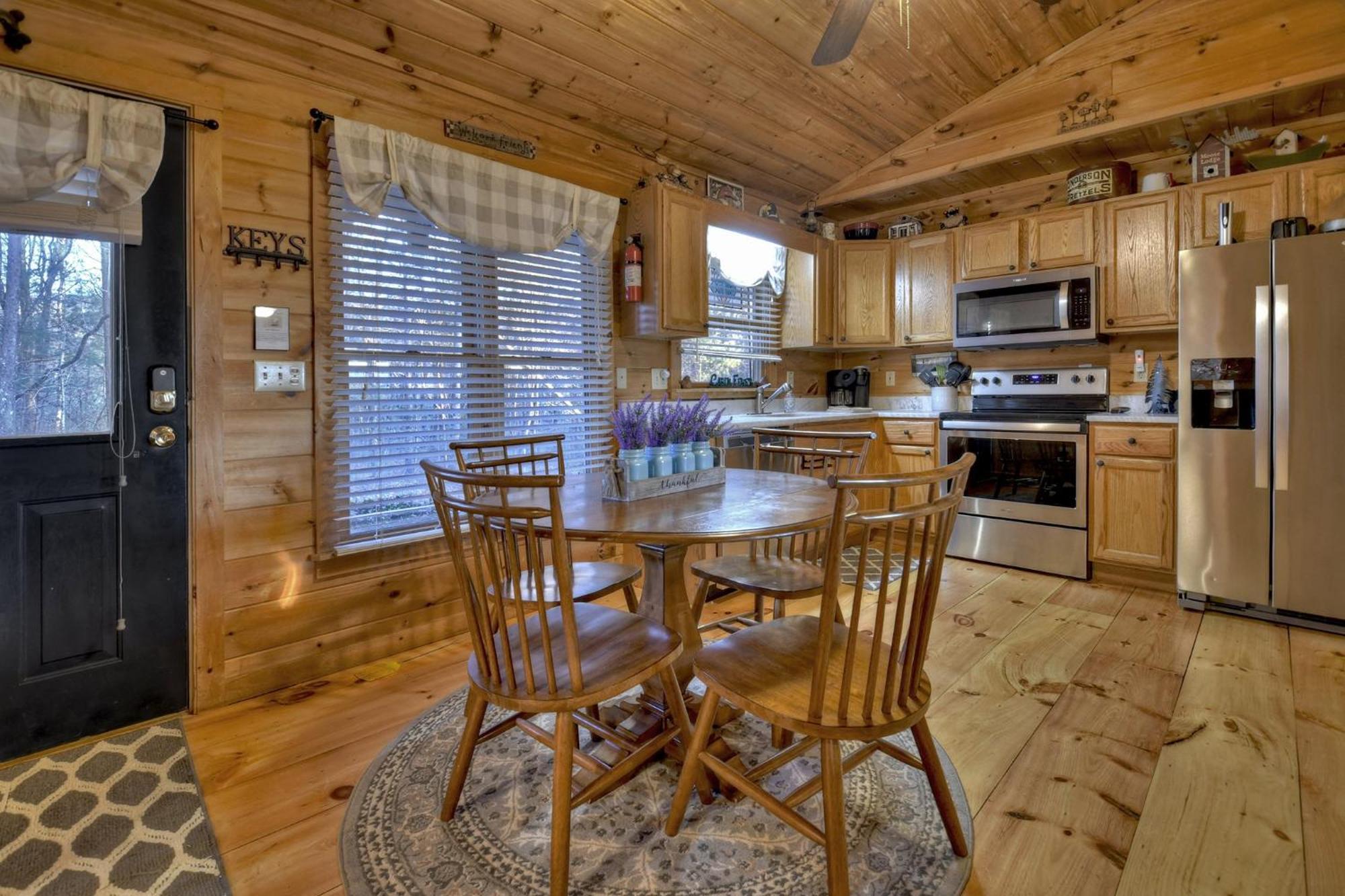 Talking Leaves Hot Tub Firepit And Comfy King Beds Villa Ellijay Exterior photo