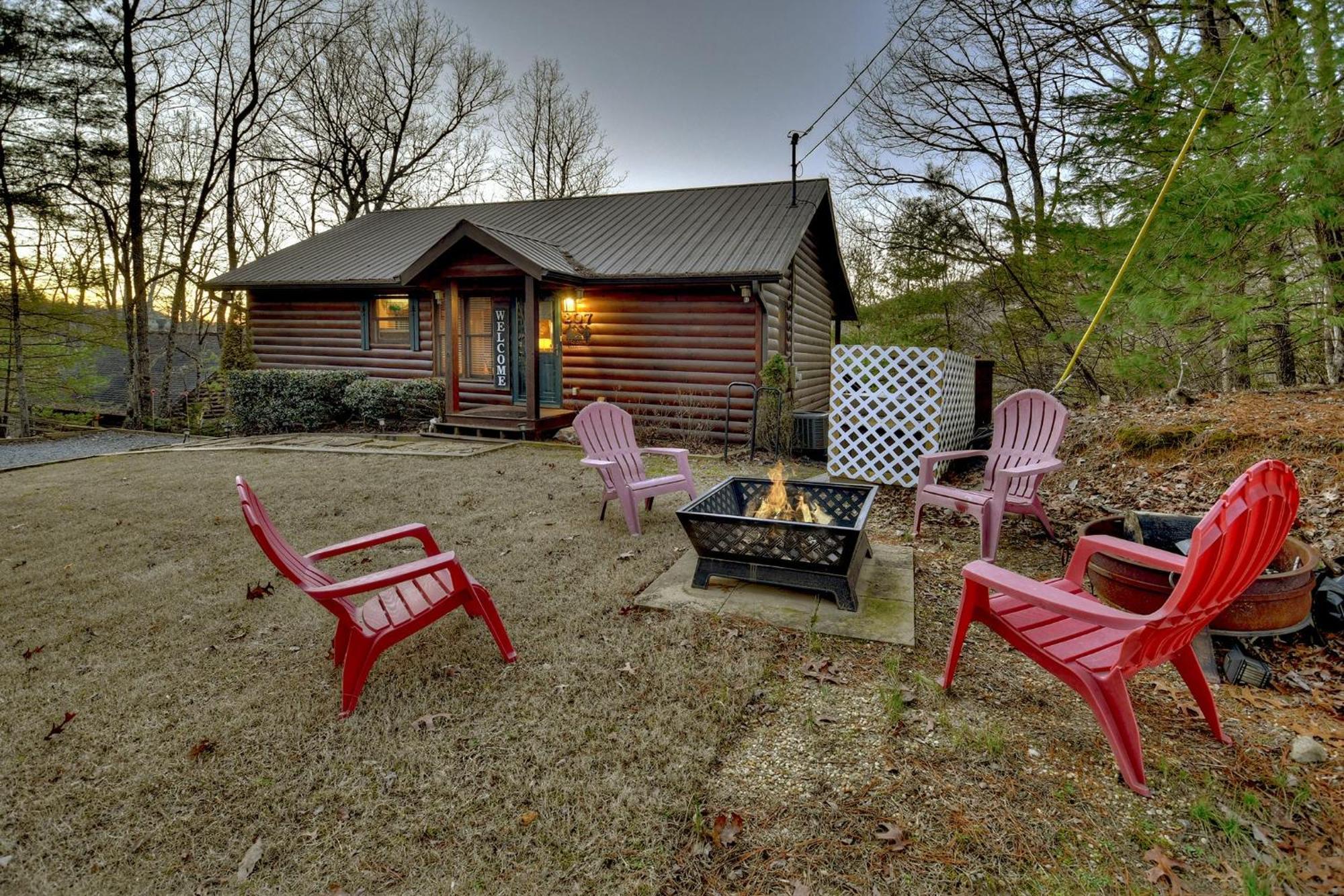 Talking Leaves Hot Tub Firepit And Comfy King Beds Villa Ellijay Exterior photo